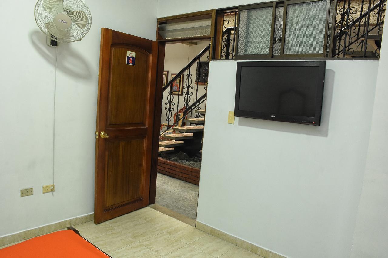 Hotel El Lago 2 Pereira Ngoại thất bức ảnh